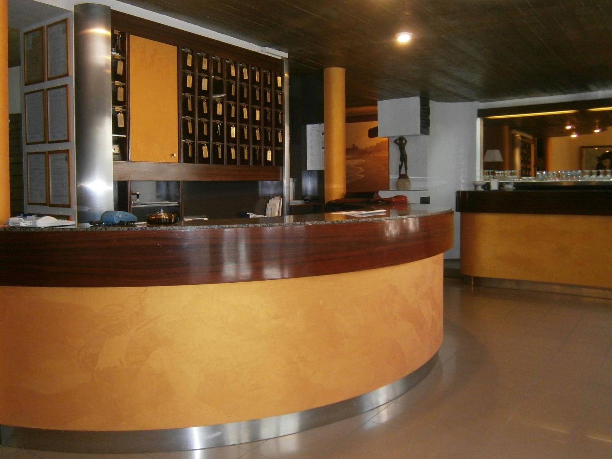 Hotel Corona Termoli Bagian luar foto